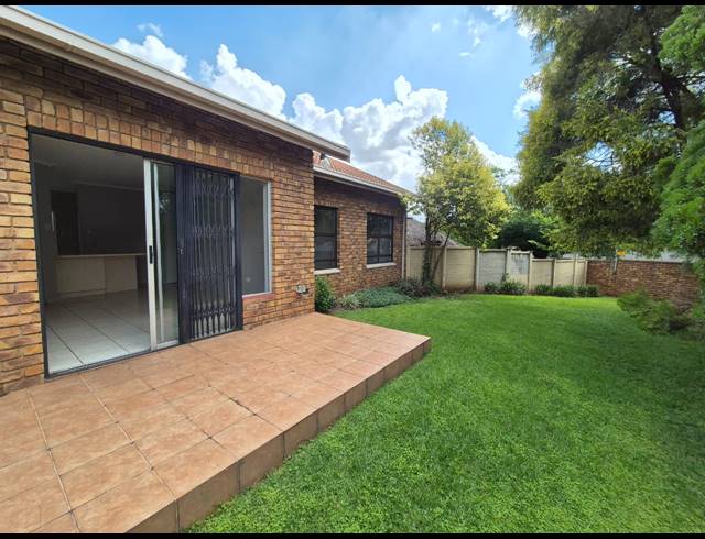 3 BEDROOM TOWNHOUSE FOR SALE IN VANDERBIJLPARK SE 3